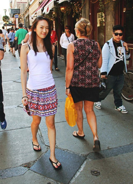 这么妖娆的人字拖你见过